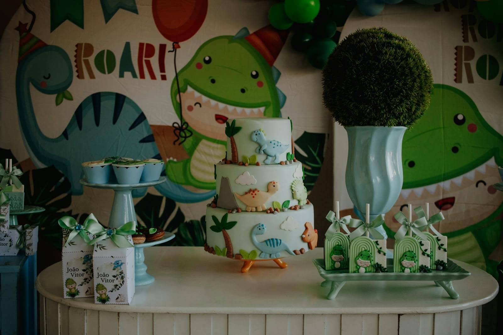 dinosaur cake