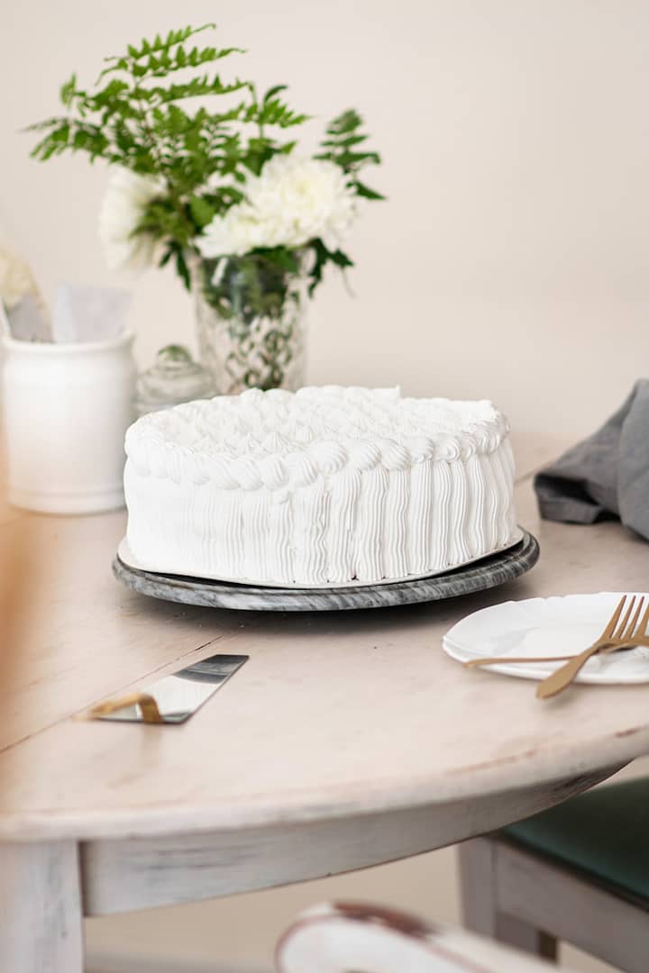 white cake